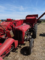 Tracteur avec moissonneuse (ph F. Mrugala, St Jean de Touslas)(4)